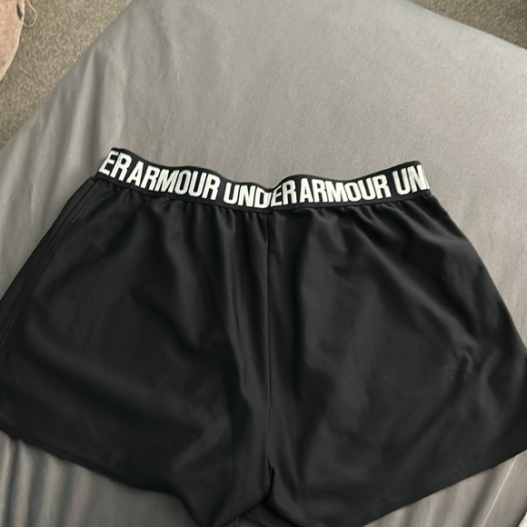Under armour shorts - Picture 2 of 2